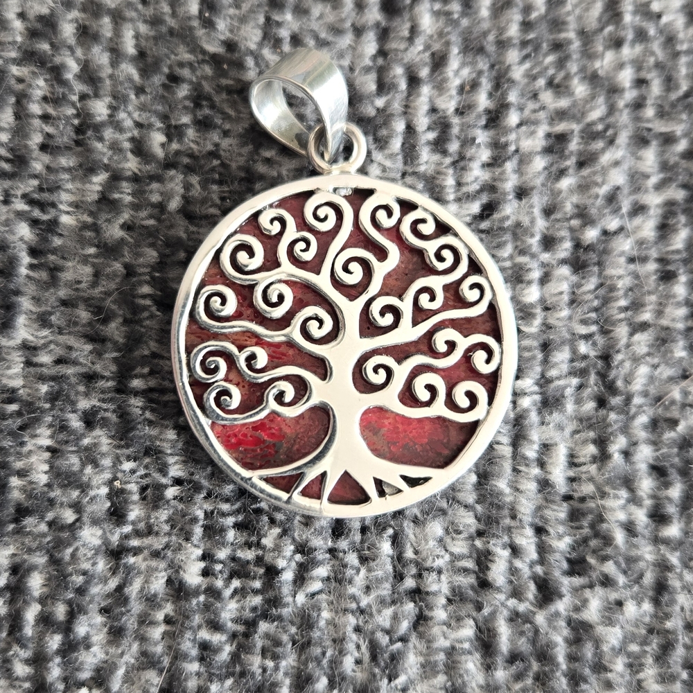 NWOT Beautiful Silver Tree of Life Pendant Necklace with Red Coral Inlay
